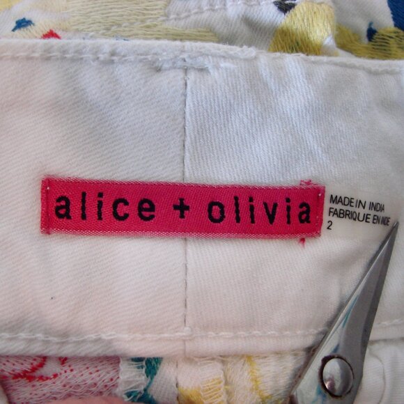 Alice + Olivia Floral Shorts Cady Cuffed White Blue Red Embroidered Size Small - Picture 2 of 16